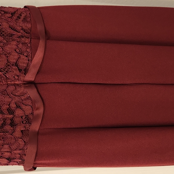 Maroon - Picture 3 of 5